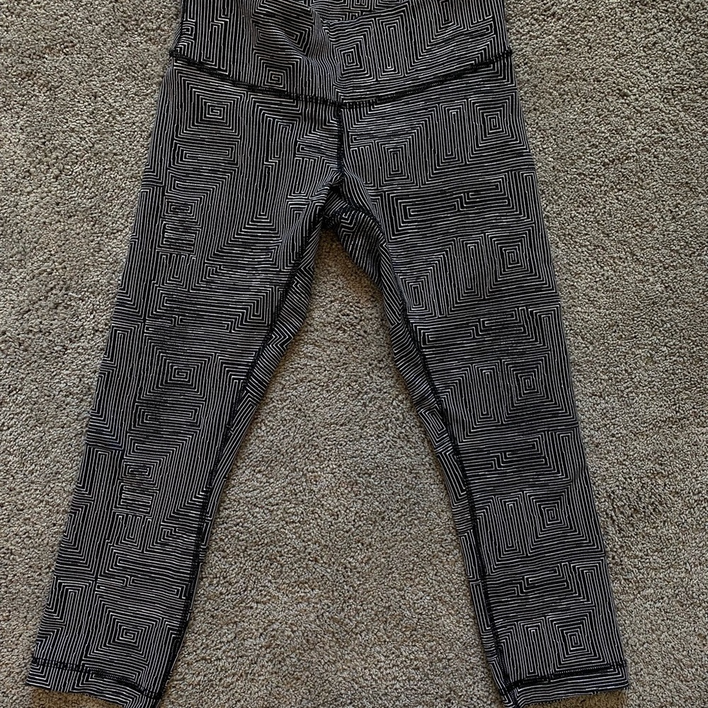 Black and white patterned leggings